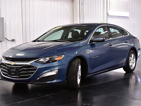 Used 2024 Chevrolet Malibu LT image 3