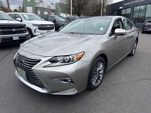 Used 2018 Lexus ES 350 w/ Navigation System Package image 3