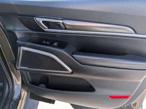 Used 2025 Kia Telluride S image 32
