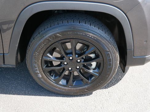 Used 2023 Jeep Cherokee Altitude Lux AWD/4WD image 15