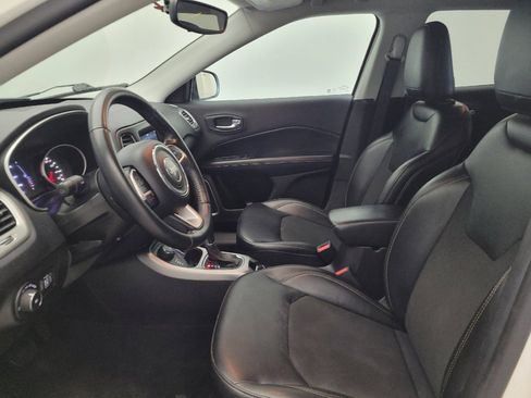 Used 2020 Jeep Compass Latitude w/ Cold Weather Group AWD/4WD image 17