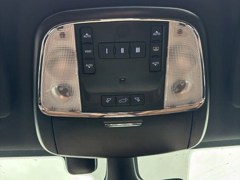 Used 2020 Jeep Grand Cherokee Overland image 38