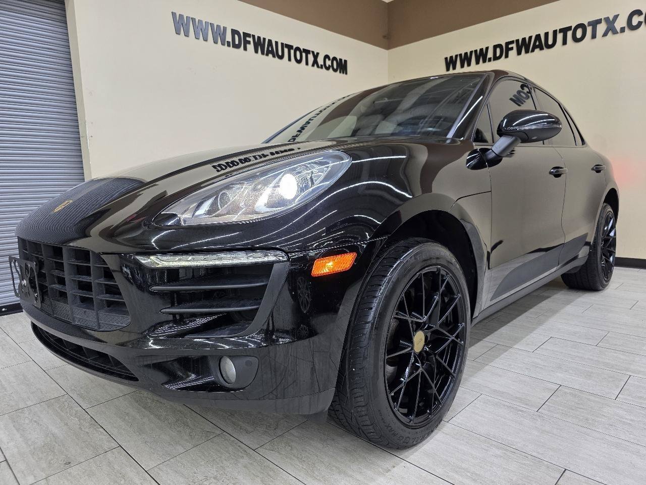 Used 2018 Porsche Macan AWD/4WD image 2
