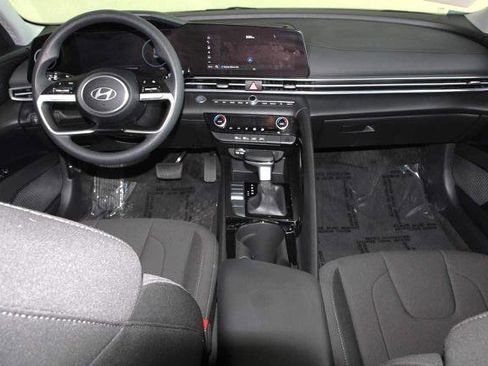 Used 2024 Hyundai Elantra Blue FWD image 5