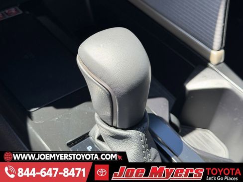 Used 2025 Toyota Camry SE w/ Convenience Package image 21