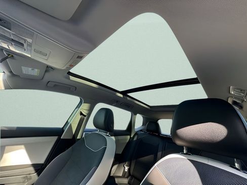 New 2026 Volkswagen Taos SE image 22