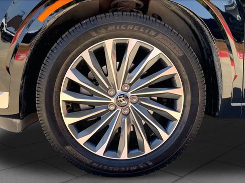 Certified 2024 Hyundai Palisade Calligraphy AWD/4WD image 11