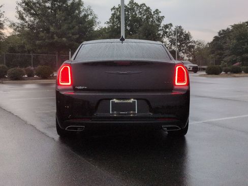 Used 2022 Chrysler 300 Touring w/ Sport Appearance Package RWD image 5