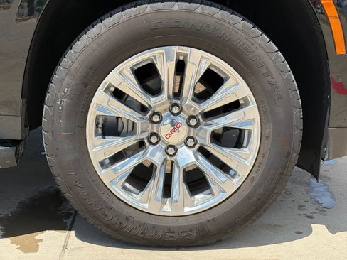 Used 2025 GMC Yukon XL Denali AWD/4WD image 10