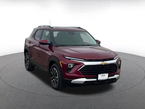 Used 2025 Chevrolet TrailBlazer LT image 3