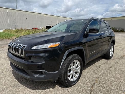 Used 2014 Jeep Cherokee Latitude w/ Comfort/Convenience Group AWD/4WD image 6