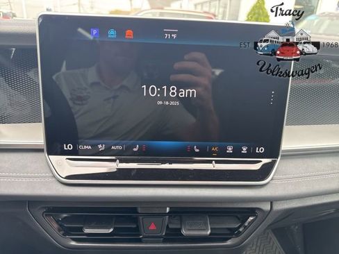 New 2025 Volkswagen Tiguan SE R-Line image 12