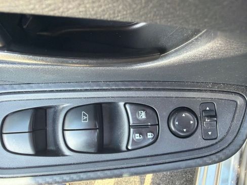Used 2023 Nissan Versa S w/ Trunk Package FWD image 4