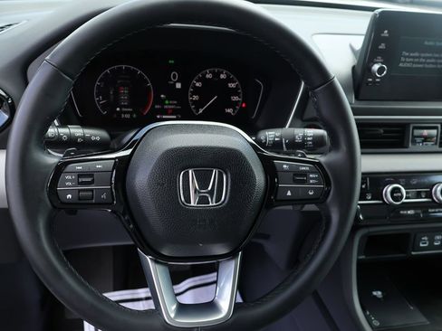 Used 2025 Honda Pilot Touring image 30