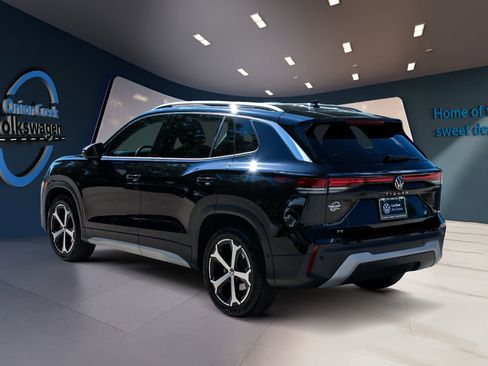 Certified 2025 Volkswagen Tiguan SE FWD image 6