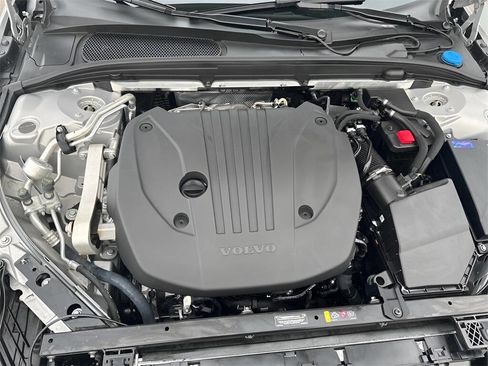 Used 2025 Volvo V60 B5 Cross Country Plus image 36