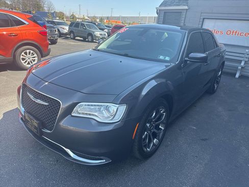Used 2015 Chrysler 300 Limited image 3