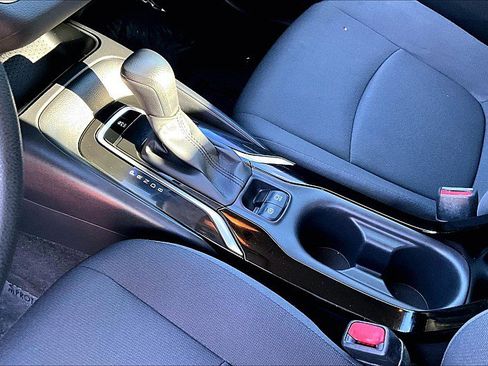 Used 2021 Toyota Corolla LE image 14