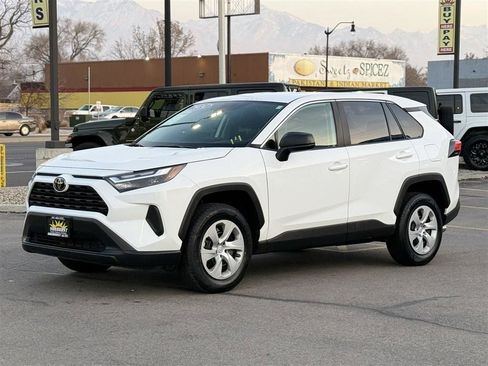 Used 2024 Toyota RAV4 LE AWD/4WD image 3