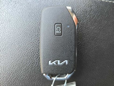 Used 2022 Kia Niro LXS FWD image 21