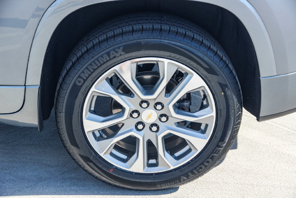 Used 2018 Chevrolet Traverse Premier w/ Driver Confidence II Package FWD image 11