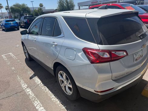 Used 2018 Chevrolet Equinox LT FWD image 3