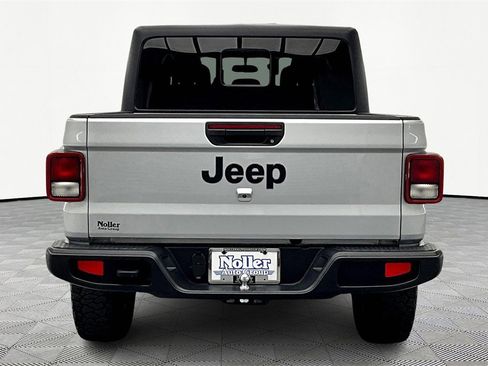 Used 2022 Jeep Gladiator Willys image 4