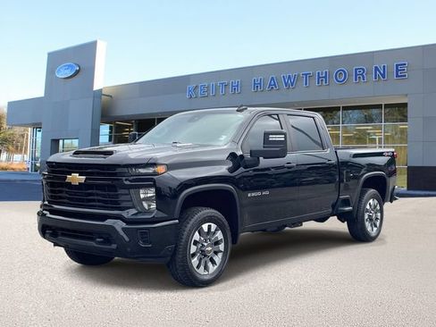 Used 2024 Chevrolet Silverado 2500 Custom w/ Custom Value Package AWD/4WD image 3