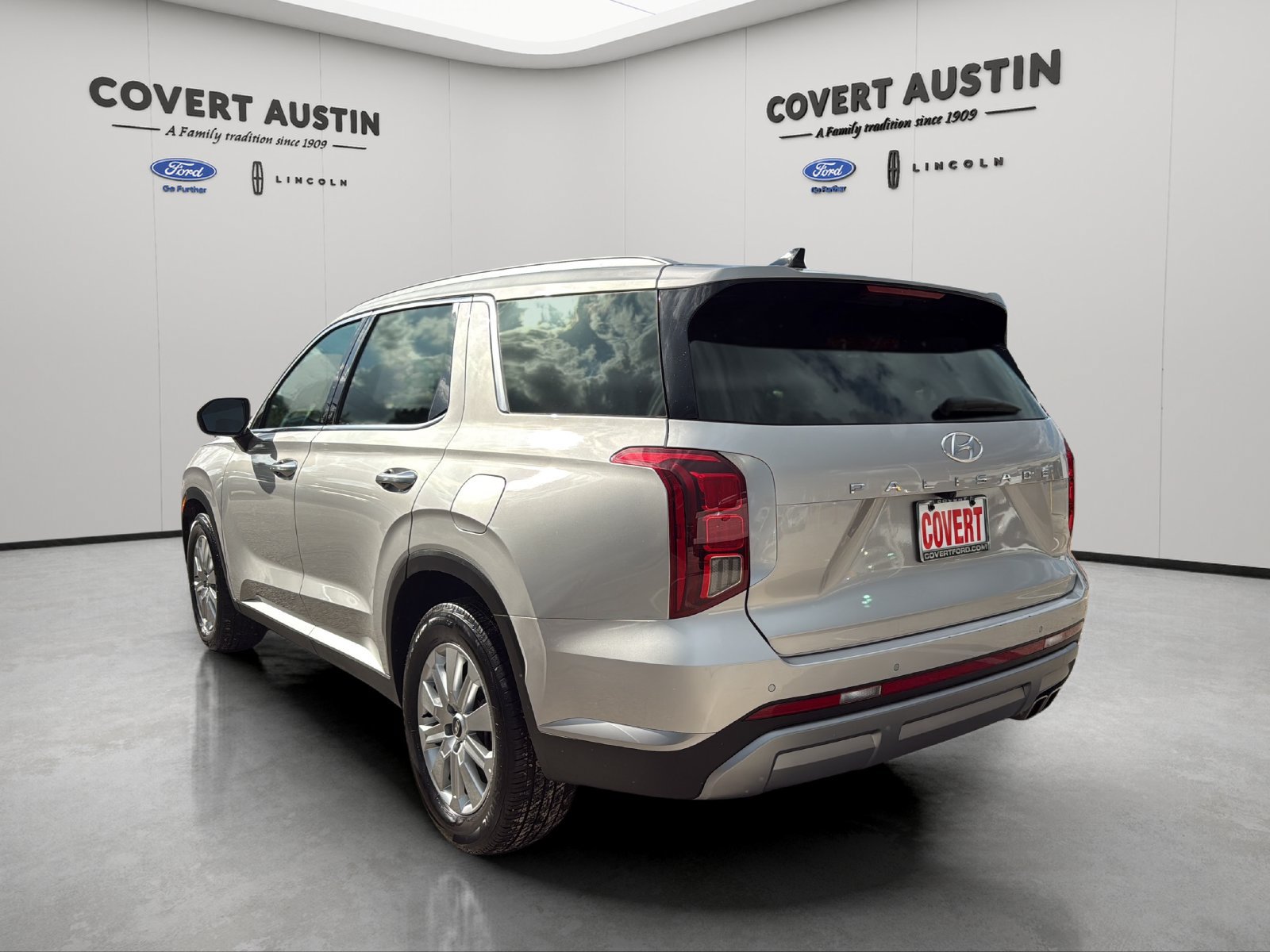 Used 2025 Hyundai Palisade SEL FWD image 3