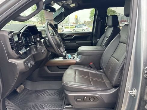 Used 2024 Chevrolet Silverado 1500 High Country w/ Z71 Off-Road Package AWD/4WD image 28