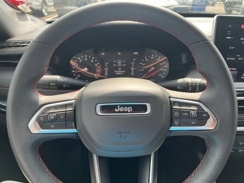 Used 2025 Jeep Compass Trailhawk AWD/4WD image 15