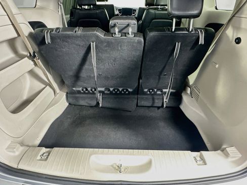 Used 2024 Chrysler Pacifica Touring-L FWD image 31