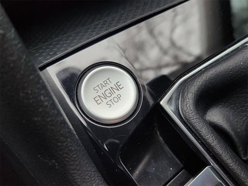 Used 2022 Volkswagen Taos SEL image 16