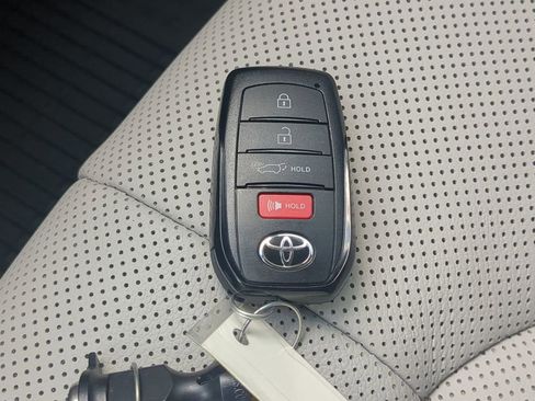 Used 2025 Toyota Grand Highlander FWD image 29
