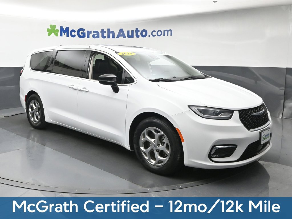 Used 2024 Chrysler Pacifica Limited FWD image 2
