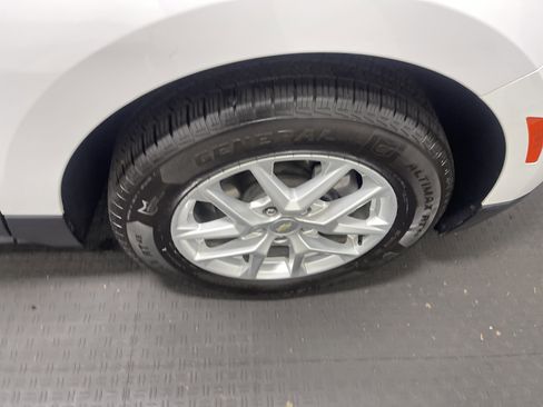 Used 2022 Chevrolet Equinox LT w/ Driver Convenience Package image 28