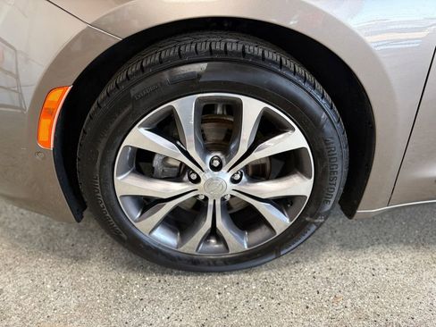 Used 2018 Chrysler Pacifica Limited w/ Tire & Wheel Group FWD image 26