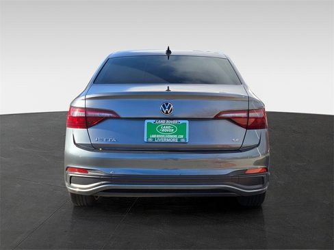 Used 2022 Volkswagen Jetta SE image 5