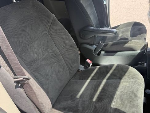 Used 2018 Dodge Grand Caravan SE w/ UConnect Hands-Free Group FWD image 20