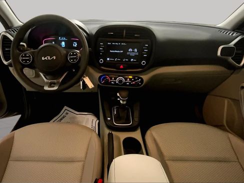 Used 2025 Kia Soul LX w/ LX Technology Package FWD image 15