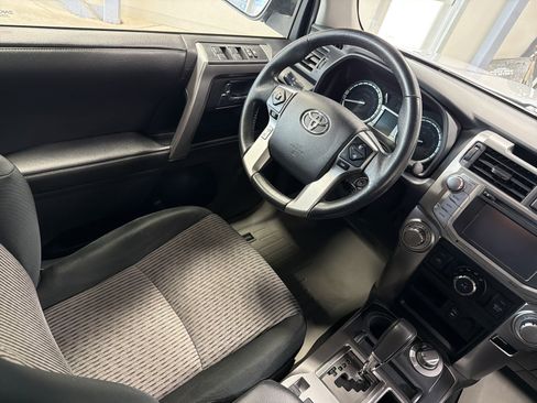 Used 2015 Toyota 4Runner SR5 AWD/4WD image 9