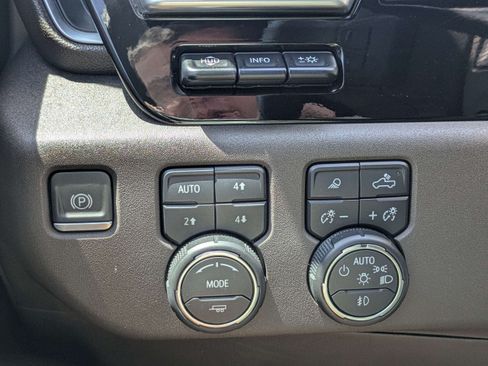 Used 2022 Chevrolet Silverado 1500 LTZ AWD/4WD image 23