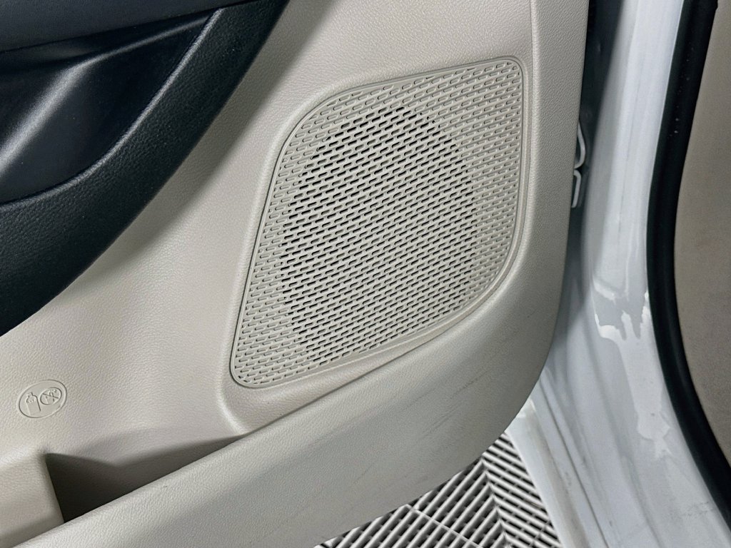 Certified 2024 Chrysler Pacifica Touring-L FWD image 28