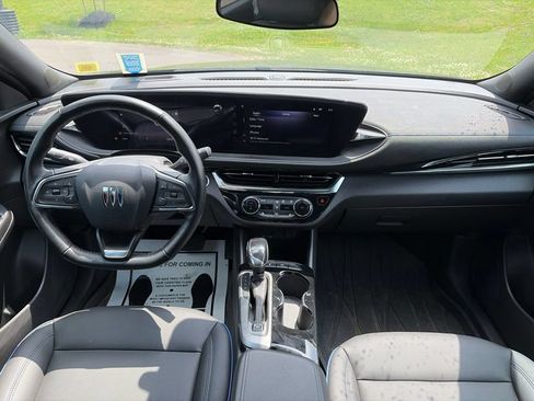 Used 2024 Buick Envista Sport Touring w/ Convenience I Package FWD image 7