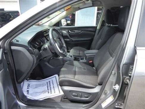 Used 2017 Nissan Rogue SV w/ SV Premium Package FWD image 11