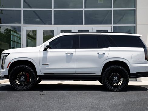 Used 2025 Cadillac Escalade V AWD/4WD image 8