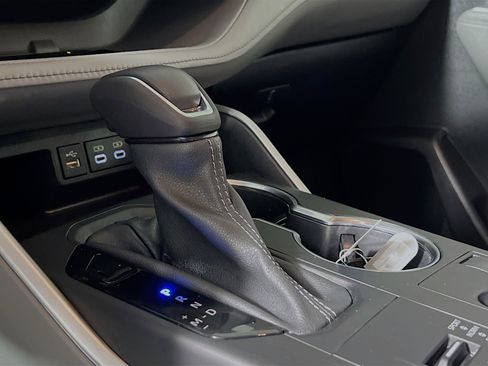 Used 2023 Toyota Highlander XLE image 24