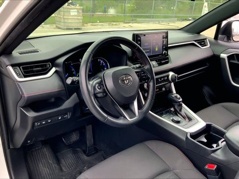 Used 2021 Toyota RAV4 SE w/ Weather & Moonroof Package AWD/4WD image 17