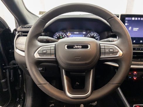 Used 2024 Jeep Compass Latitude image 14