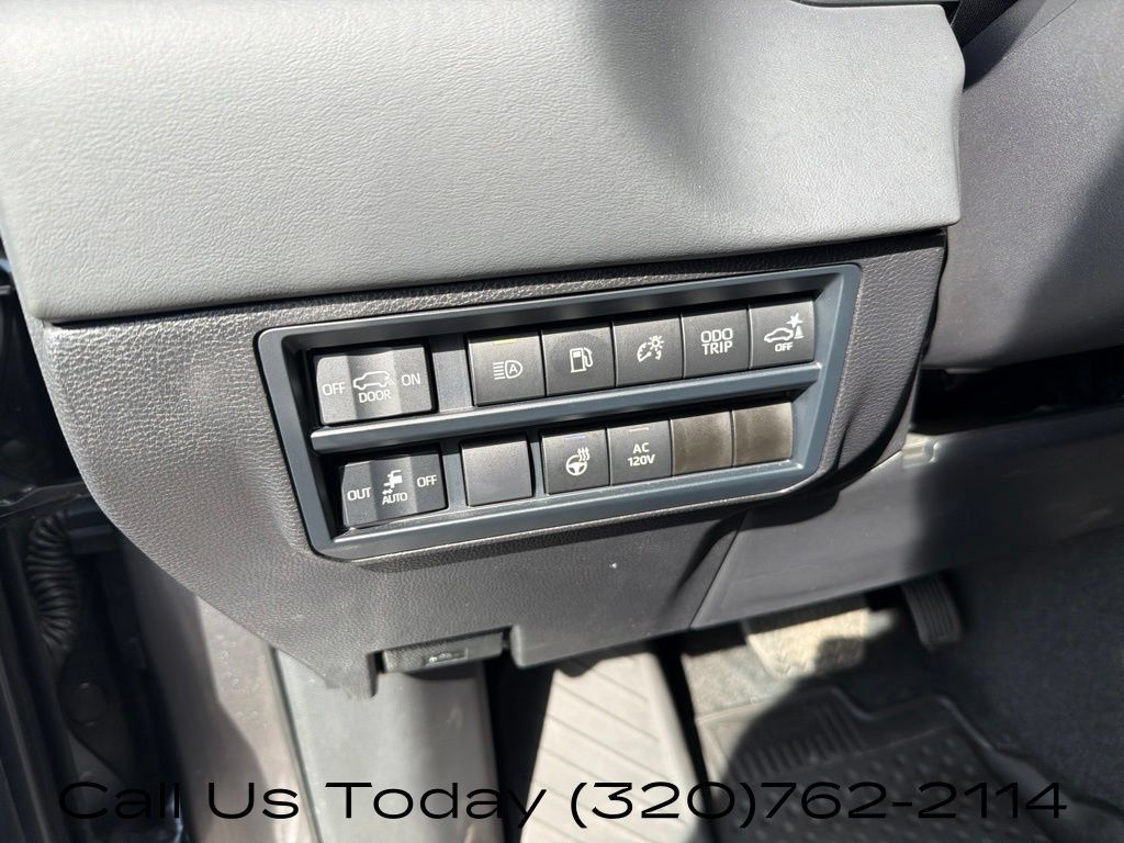 Used 2026 Toyota Sequoia Platinum AWD/4WD image 19